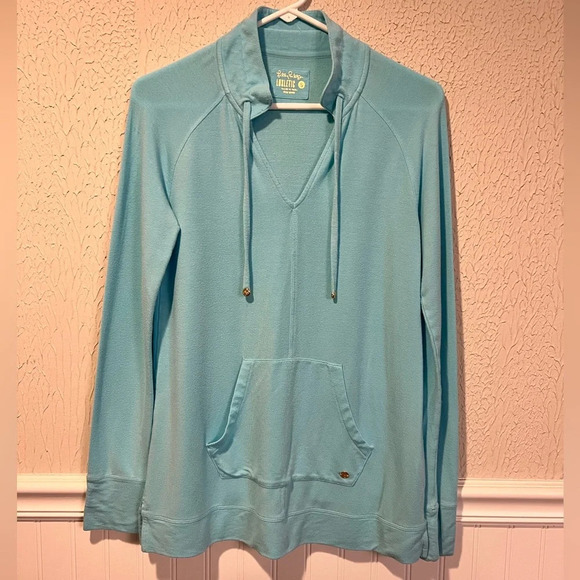 Lilly Pulitzer Blue Ibiza Luxletics Cassi Popover top size small - Picture 2 of 16